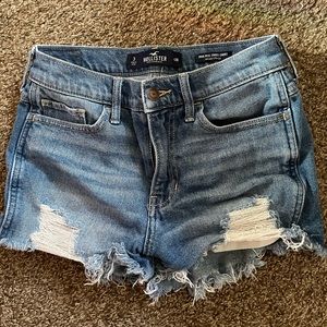 size 26 Hollister high-rise short-shorts